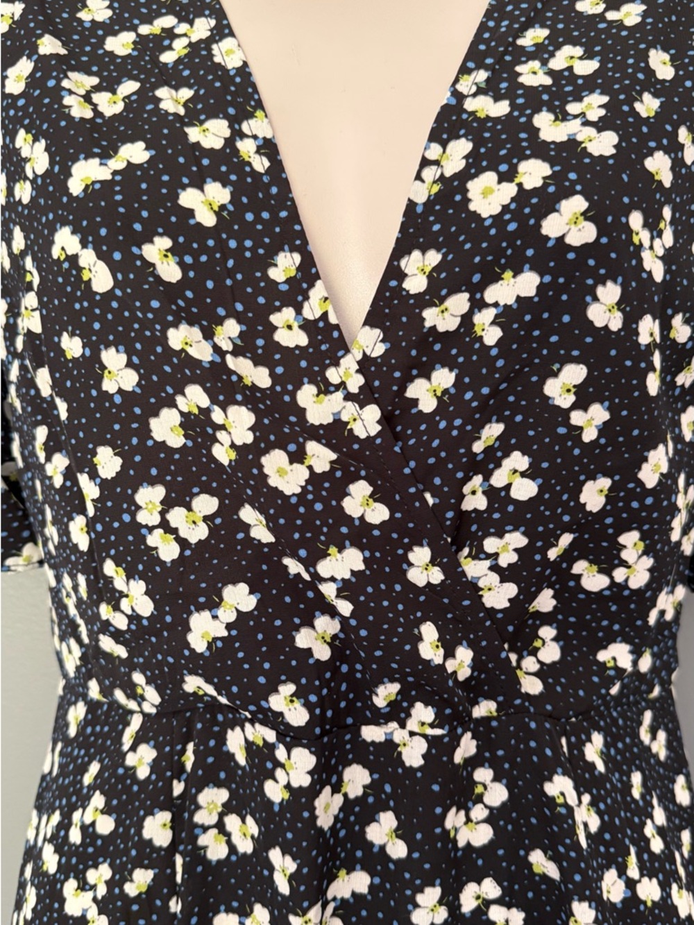 PrettyLittleThing Black w/blue polka dot Floral Ruffle Sleeve lightweight Dress - Picture 13 of 16